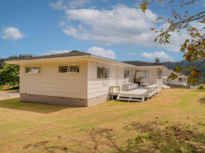 Retro Retreat - Tairua Holiday Home